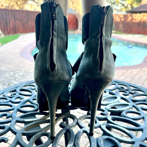 Bakers gorgeous suede leather peep toe stiletto heels - Picture 6 of 11